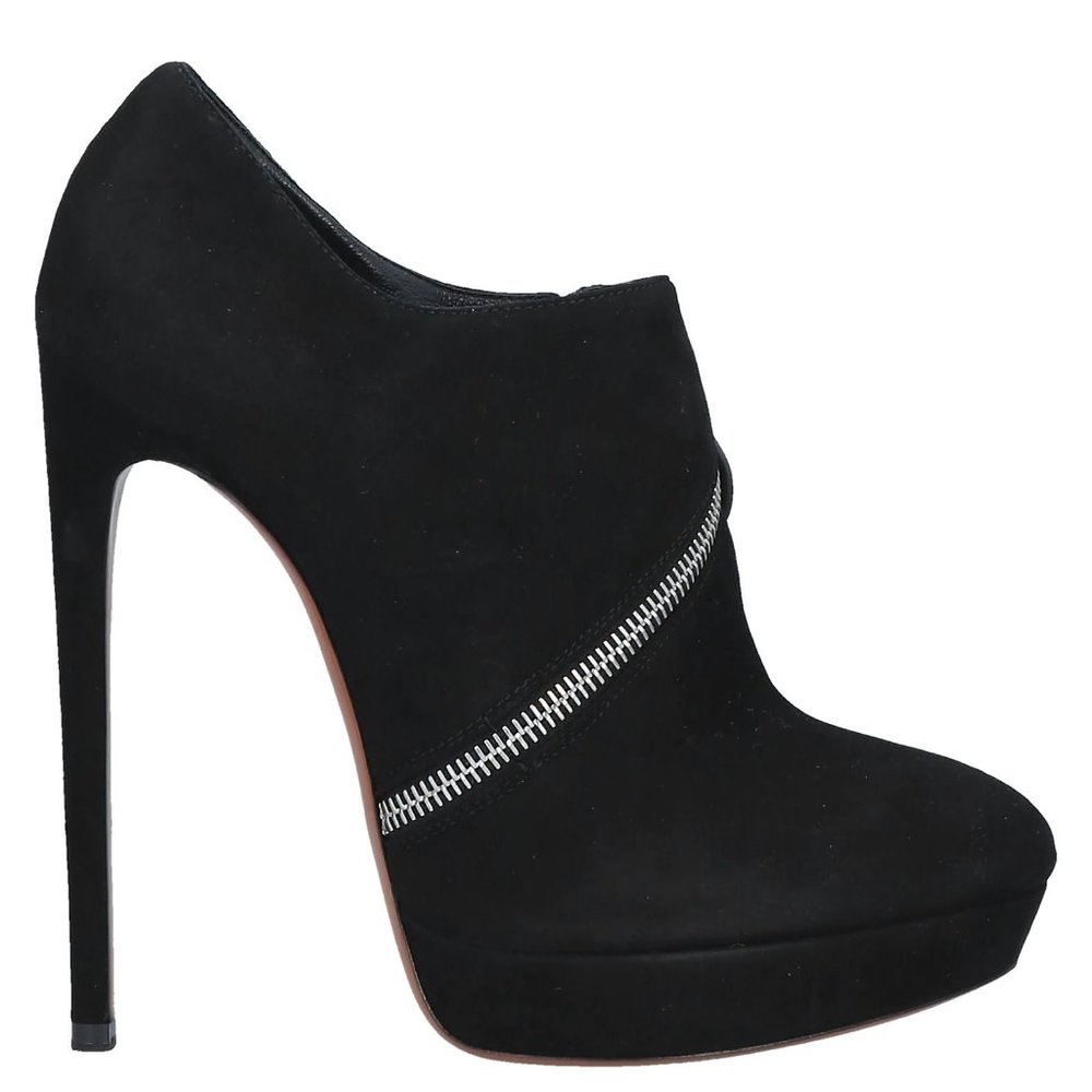 New ALAÏA Suede Platform Ankle Zip Booties
